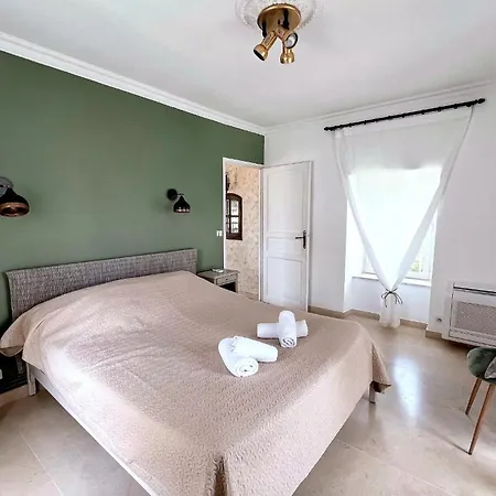 Bed and breakfast Les Chenes Verts - Piscine - Parc - Parking - Wifi