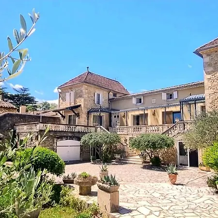 Les Chenes Verts - Piscine - Parc - Parking - Wifi Bed and breakfast Cornillon