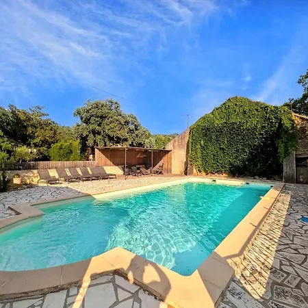 Les Chenes Verts - Piscine - Parc - Parking - Wifi Bed and breakfast Cornillon